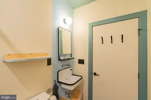 711 G St SE, Washington, DC 20003 - Photo 36