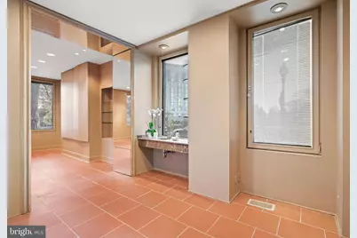 901 26th Street NW, Washington, DC 20037 - Photo 4
