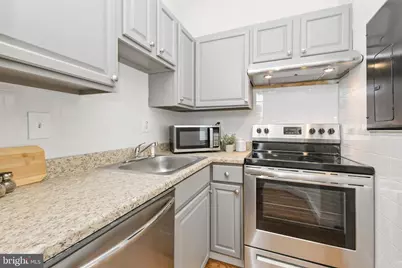 7 18th Street SE #208, Washington, DC 20003 - Photo 8