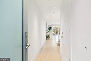 32 Kings Ct SE, Washington, DC 20003 - Photo 4