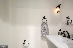 237 10th St SE, Washington, DC 20003 - Photo 14