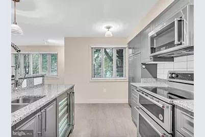 220 2nd Street SE #103, Washington, DC 20003 - Photo 6