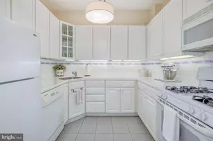 4000 Cathedral Ave NW, Washington, DC 20016 - Photo 10