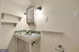 624 D St NE, Washington, DC 20002 - Photo 40