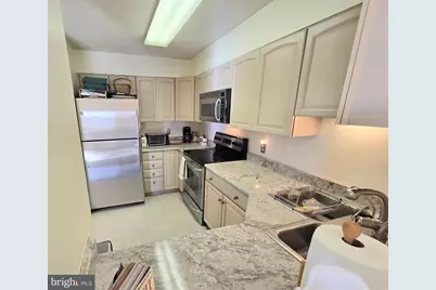 2111 Wisconsin Avenue NW #401, Washington, DC 20007 - Photo 4