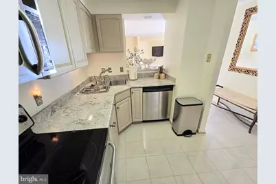 2111 Wisconsin Avenue NW #401, Washington, DC 20007 - Photo 2