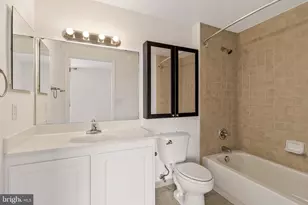 350 G St SW, Washington, DC 20024 - Photo 28