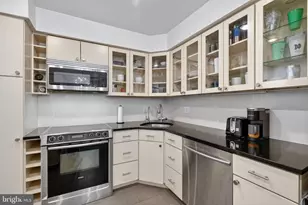 1045 31st St NW, Washington, DC 20007 - Photo 8