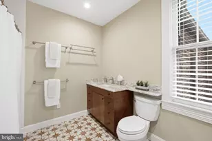 613 G St SE, Washington, DC 20003 - Photo 32