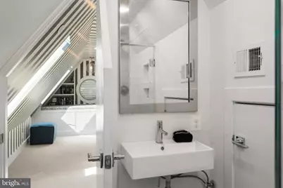 1015 D Street NE, Washington, DC 20001 - Photo 30
