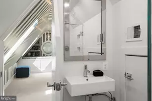 1015 D St NE, Washington, DC 20001 - Photo 30