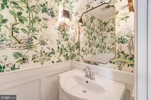 129 E St SE, Washington, DC 20003 - Photo 16