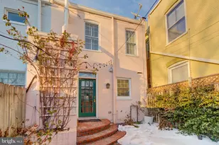 129 E St SE, Washington, DC 20003 - Photo 32