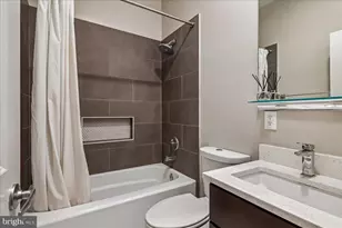 30 Hanover Pl NW, Washington, DC 20001 - Photo 12