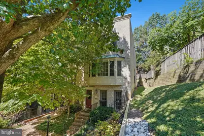 4607 Macarthur Boulevard NW #B, Washington, DC 20007 - Photo 2