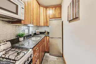 1 Scott Cir NW, Washington, DC 20036 - Photo 8