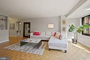 1077 30th St NW, Washington, DC 20007 - Photo 10