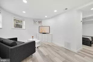 1821 19th St NW, Washington, DC 20009 - Photo 4