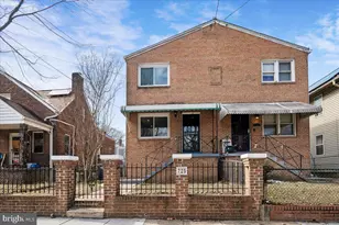 725 Croissant Pl SE, Washington, DC 20019 - Photo 1