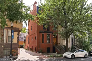 2010 Hillyer Pl NW, Washington, DC 20009 - Photo 2