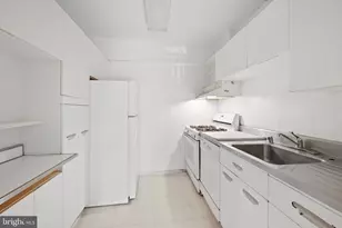 4201 Cathedral Ave NW, Washington, DC 20016 - Photo 12