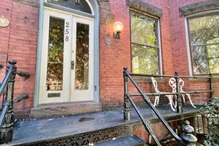 258 8th St SE, Washington, DC 20003 - Photo 2