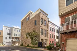 920 4th St SE, Washington, DC 20003 - Photo 1