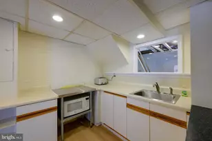 5717 Chevy Chase Pkwy NW, Washington, DC 20015 - Photo 58