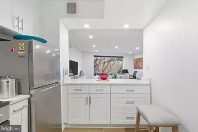 2141 Wisconsin Avenue NW #202, Washington, DC 20007 - Photo 4