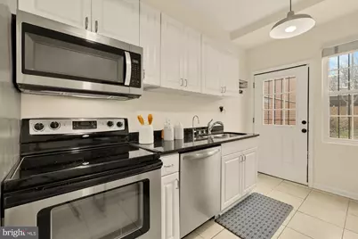 909 8th Street NE, Washington, DC 20002 - Photo 12