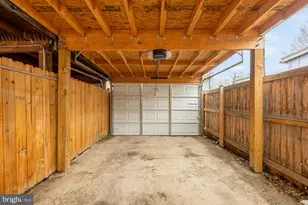 909 8th St NE, Washington, DC 20002 - Photo 22