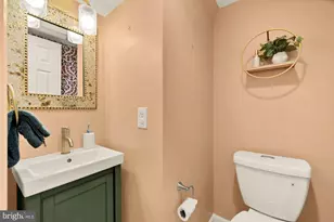 909 8th St NE, Washington, DC 20002 - Photo 6