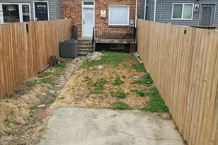 220 33rd St NE, Washington, DC 20019 - Photo 2