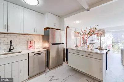 700 7th Street SW #313, Washington, DC 20024 - Photo 4