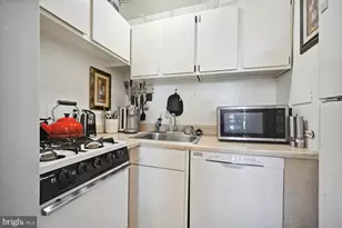 950 25th St NW, Washington, DC 20037 - Photo 16