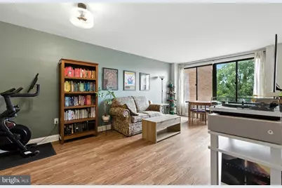 3114 Wisconsin Avenue NW #302, Washington, DC 20016 - Photo 2