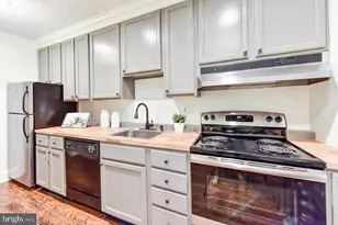 106 7th St SE, Washington, DC 20003 - Photo 4