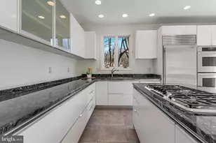 4709 Foxhall Cres NW, Washington, DC 20007 - Photo 10