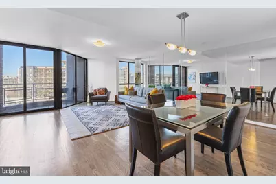 1099 22nd Street NW #807, Washington, DC 20037 - Photo 2