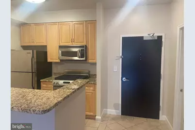 1111 25th Street NW #812, Washington, DC 20037 - Photo 4