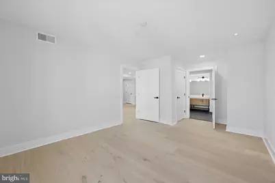 919 12th Street NE #303, Washington, DC 20002 - Photo 8