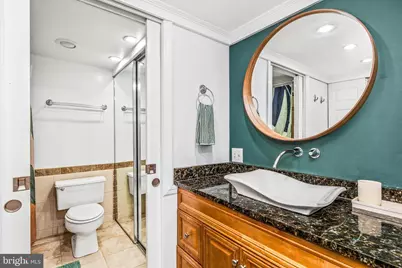 1001 26th Street NW #306, Washington, DC 20037 - Photo 14