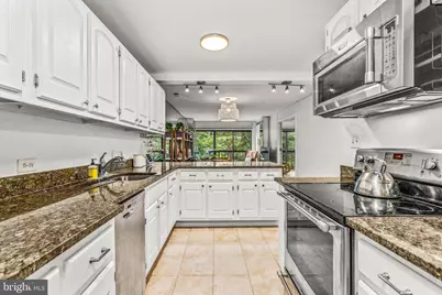 1001 26th Street NW #306, Washington, DC 20037 - Photo 10