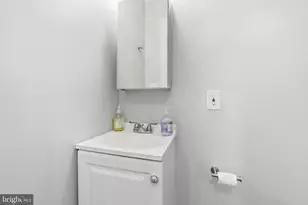 1018 13th St SE, Washington, DC 20003 - Photo 10