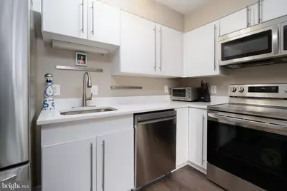 2111 Wisconsin Avenue NW #512, Washington, DC 20007 - Photo 1