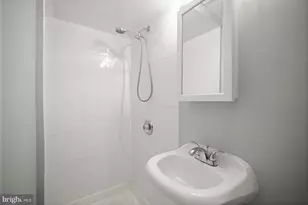 1945 39th St NW, Washington, DC 20007 - Photo 18