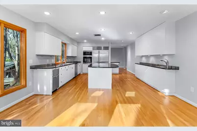 5211 Macarthur Terrace NW, Washington, DC 20016 - Photo 6
