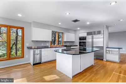 5211 Macarthur Terrace NW, Washington, DC 20016 - Photo 12