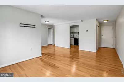 4555 Macarthur Boulevard NW #103, Washington, DC 20007 - Photo 4
