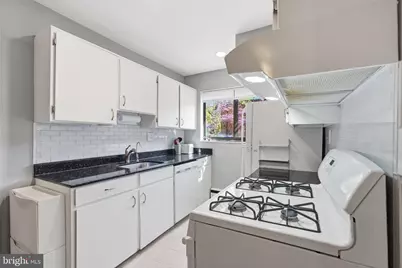 2325 42nd Street NW #321, Washington, DC 20007 - Photo 10